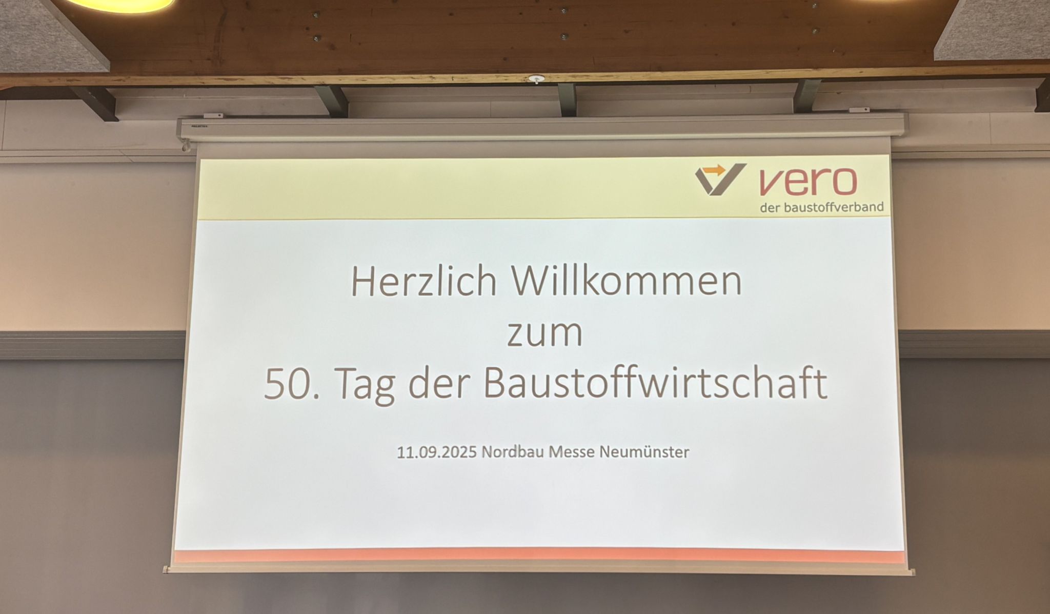 ROHSTOFFE. RECHT. RESILIENZ.