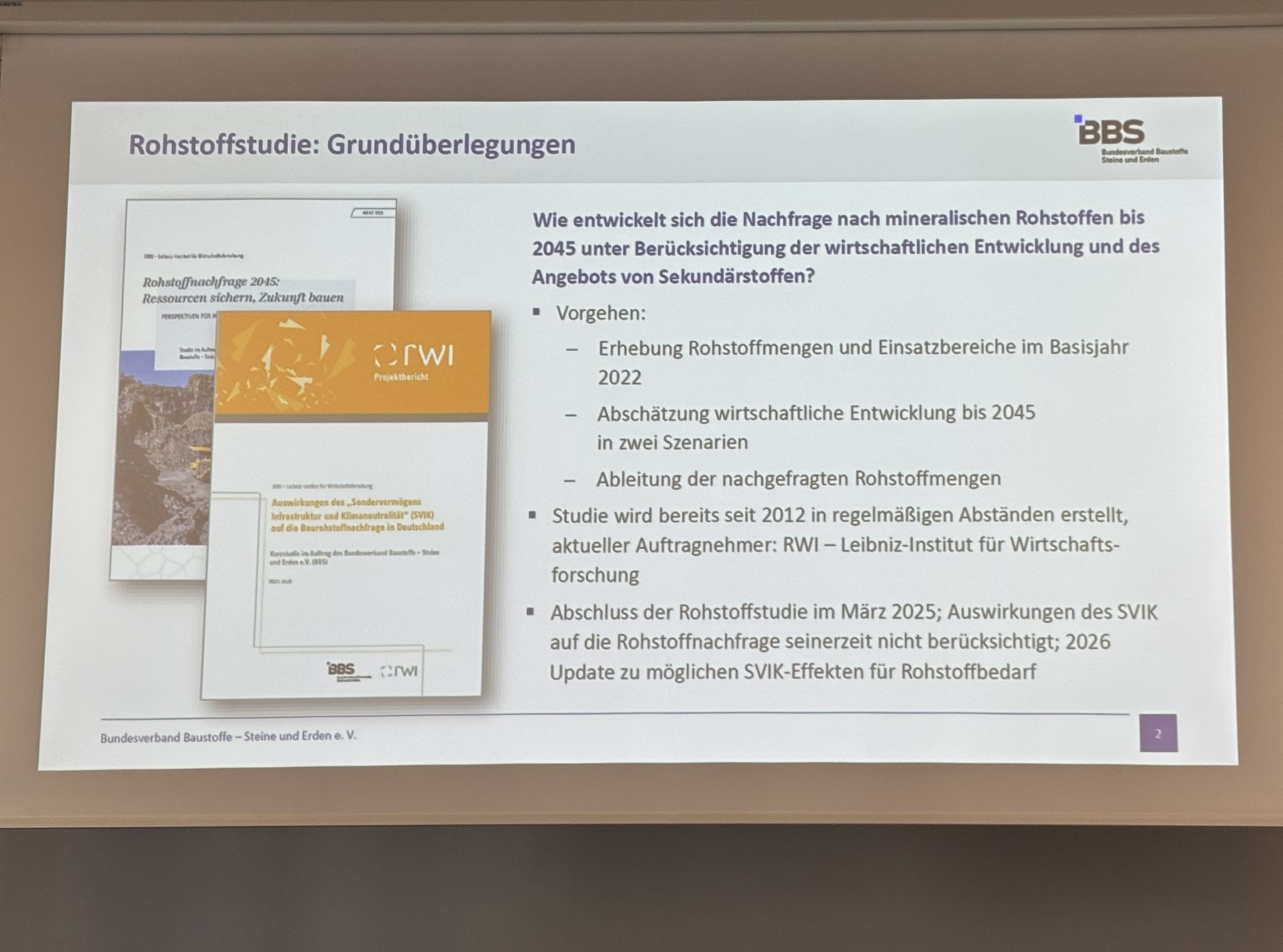 Präsentationsfolie: Wie entwickelt sich die Nachfrage nach mineralischen Rohstoffen?